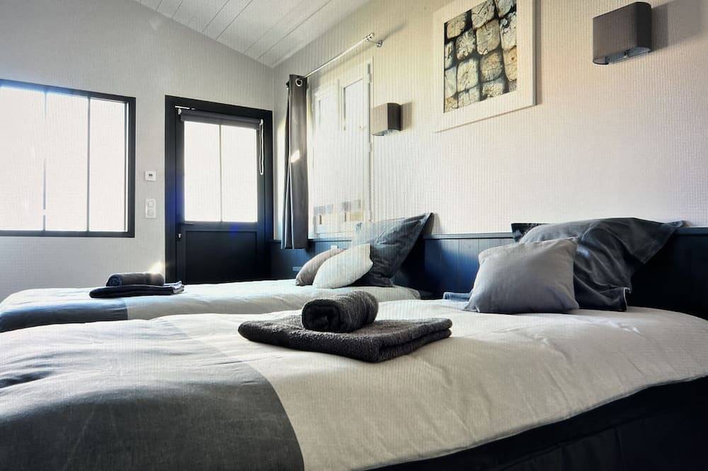 5min walk from the north beach, modern villa with private heated pool in Rivedoux-Plage, Ile de Re