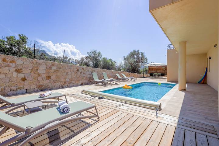Villa pour 8 personnes, avec piscine ainsi que terrasse et jardin - 1