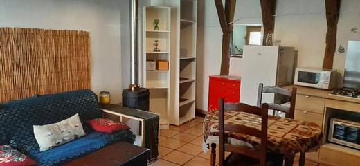Gîte pour 5 personnes, avec jardin ainsi que sauna et piscine à Sablières