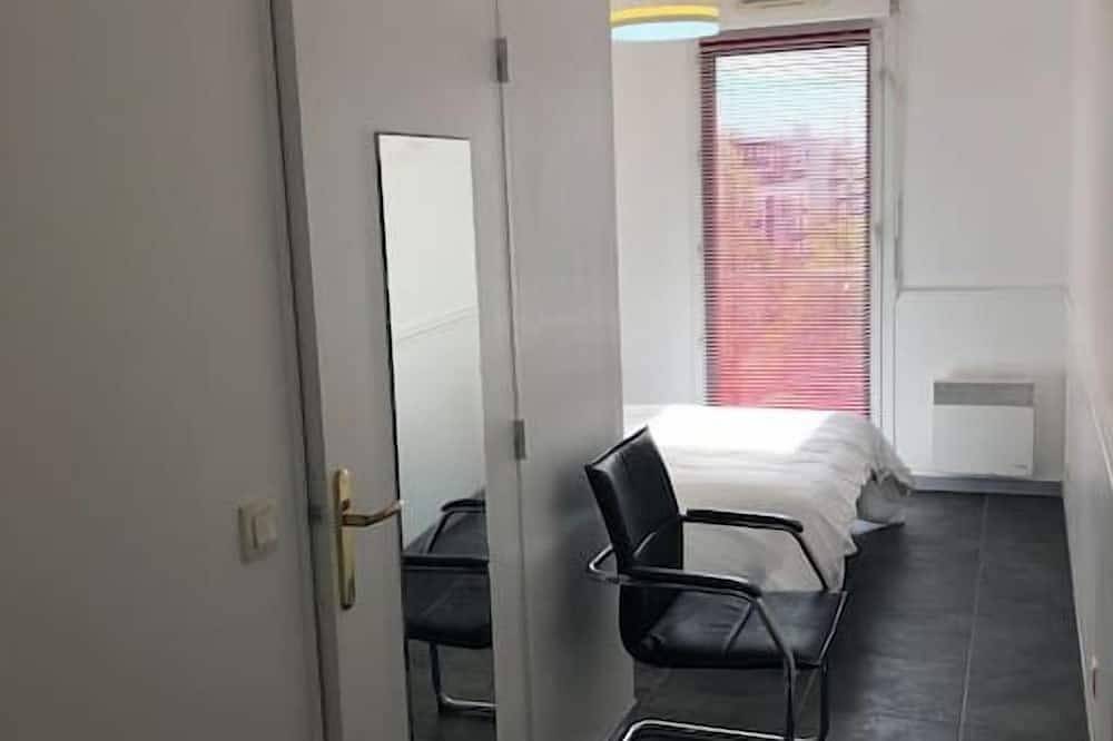 Ganze Wohnung, 3 bedrooms + Safe parking in Paris-Stade de France, Fellini in Saint-Denis, Seine-Saint-Denis