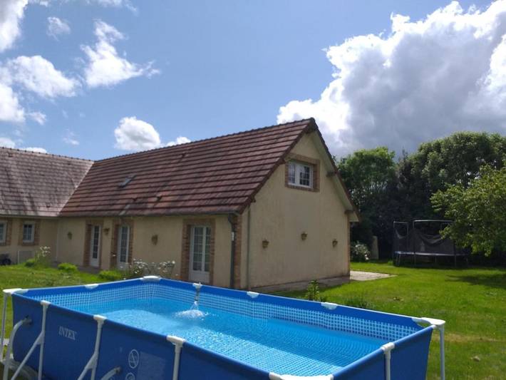 Location de vacances pour 10 personnes, avec vue ainsi que piscine et jardin à Thiberville - 3