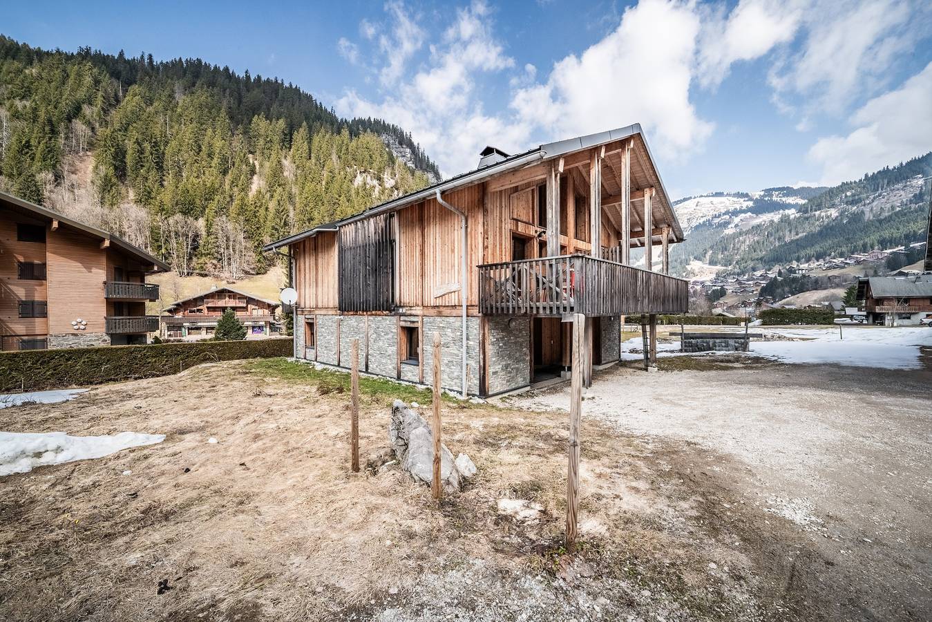 Chalet "Mitoyen Ysaline" avec vue sur les montagnes, terrasse privée et Wi-Fi in Chatel, Les Portes du Soleil