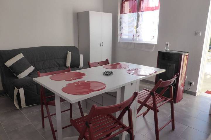 Appartement entier, Joli studio indépendant avec terrasse et jardinet privé à 10 mn du port de pêche in Guilvinec, Région de Quimper