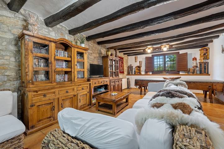 Chalet "Can Tronc" con vistas a la montaña, piscina compartida y Wi-Fi in Querol, Alto Campo
