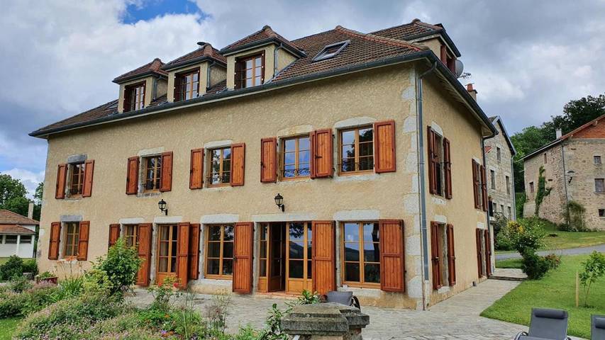 Location de vacances pour 4 personnes, avec jardin ainsi que terrasse et vue à Saint-Victor-Montvianeix - 2