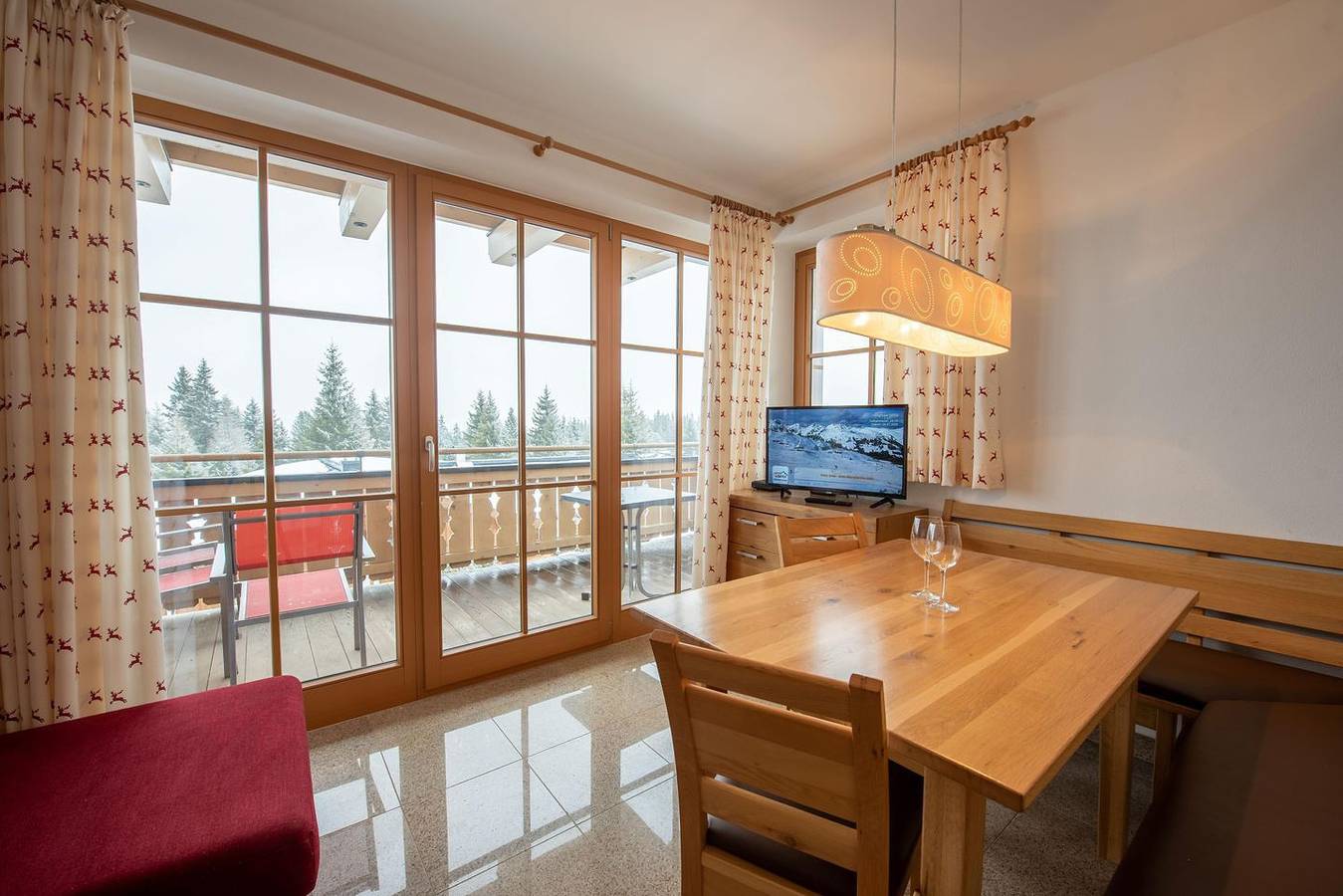 Apartamento entero, Cozy apartment with mountain view and close to the slopes in the Zillertal Arena in Hochkrimml, Krimml