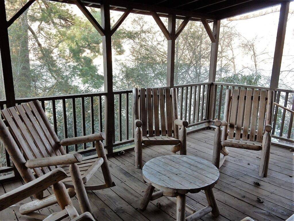 Log Cabin for 8 Guests in Rutherford County