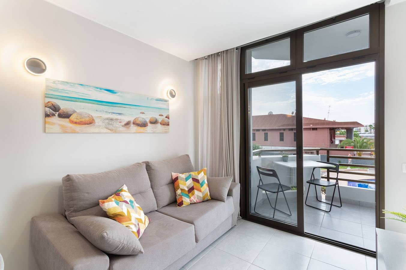 Entire apartment, Vacation Apartment 'Kellys' Bayuca' with Shared Pool, Wi-Fi and Air Conditioning in Maspalomas, San Bartolomé de Tirajana