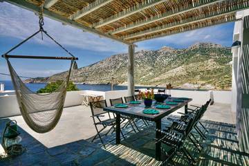 Gîte pour 6 personnes, avec terrasse ainsi que vue et piscine, animaux acceptés dans Kamarès