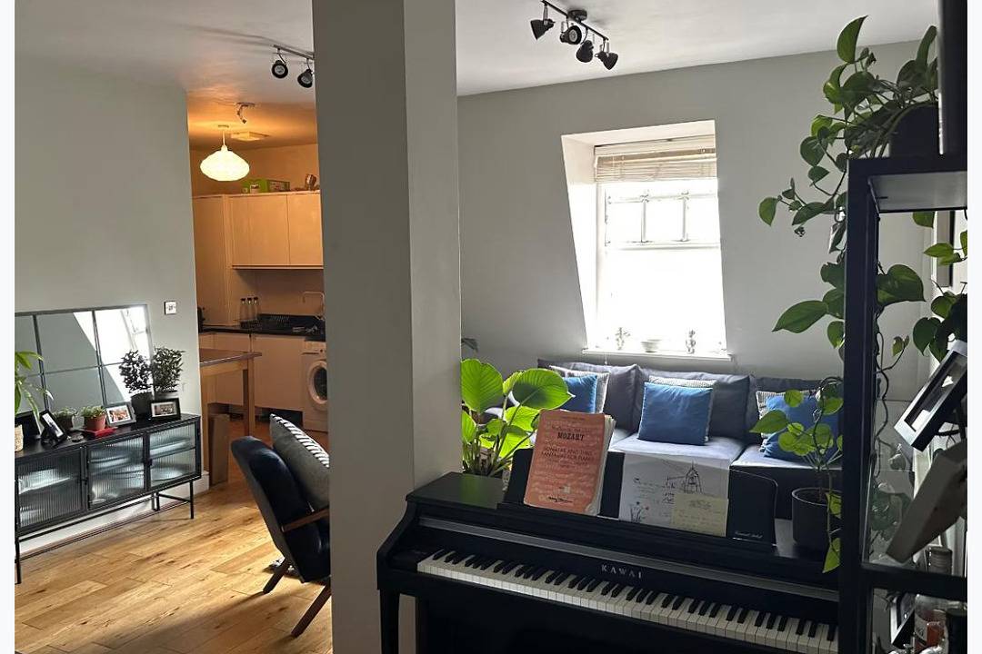 Entire holiday apartment, Hackney Road Studio near Shoreditch Markets in Bethnal Green, London