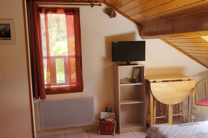 Location de vacances pour 2 personnes, avec jardin à Engins - 4