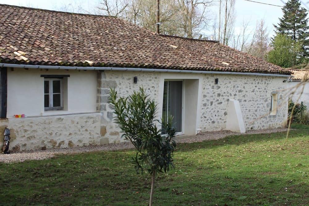 Maison de campagne rénovée de 140m², pouvant accueillir 6 personnes . in Montcaret, Périgord Pourpre