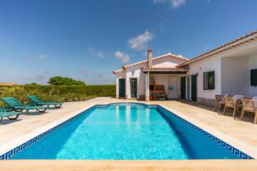 Casa rural para 6 personas, con vistas y vistas al lago además de piscina y jardín, Se admiten mascotas en Aljezur