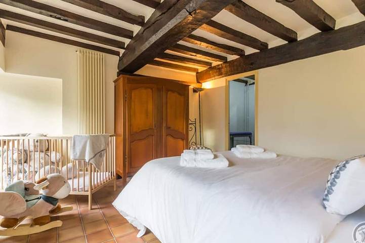 Gîte pour 10 personnes, avec jardin dans Bourguenolles - 3