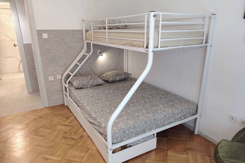 Geheel appartement, Tritos - Sleeps 11 - Balcony - Parking - Sea View in Faliro (Thessaloniki), Thessaloniki en omgeving