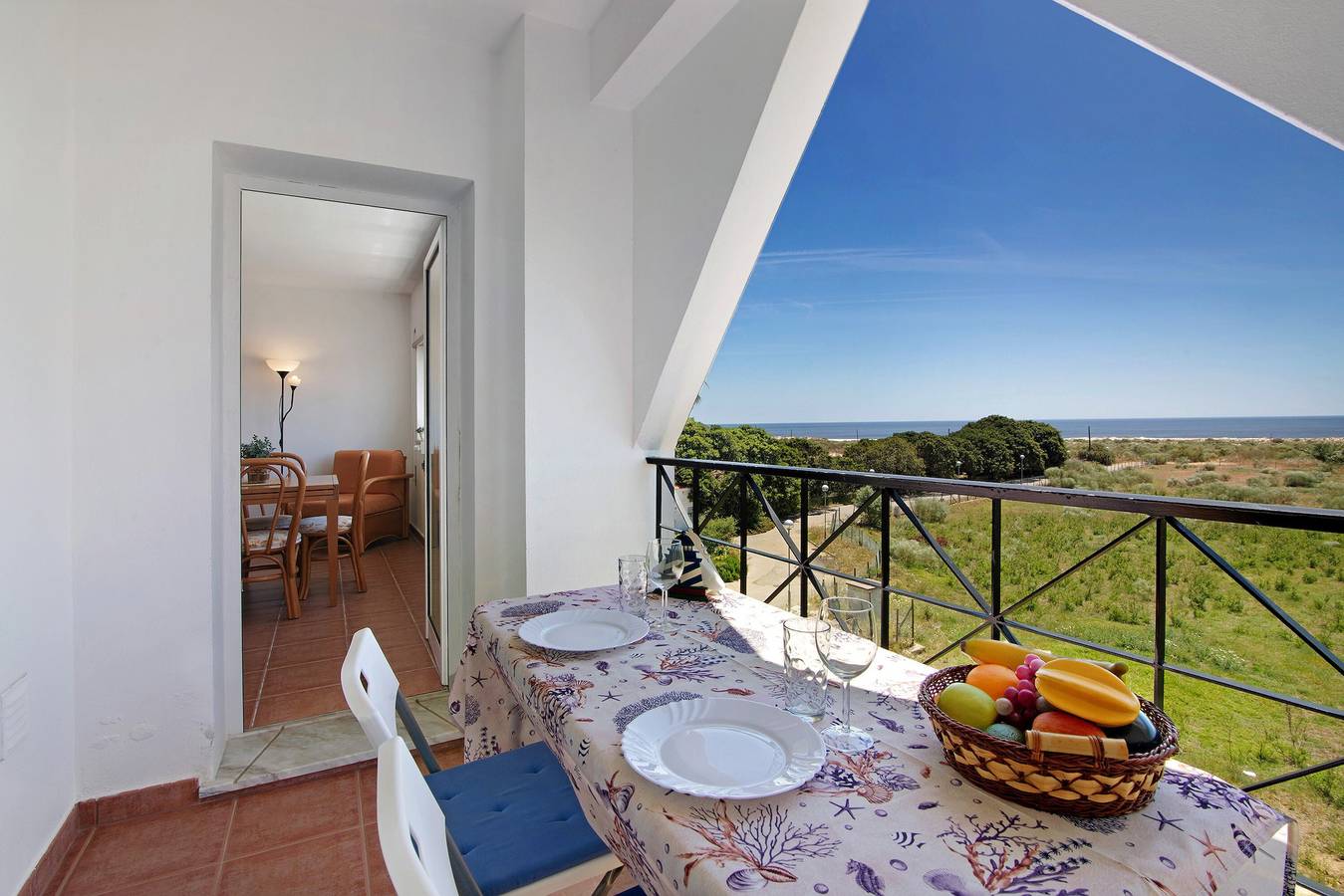 Appartamento intero, Appartamento 'Mare e Cielo' con vista mare e balcone in Praia da Lota, Manta Rota