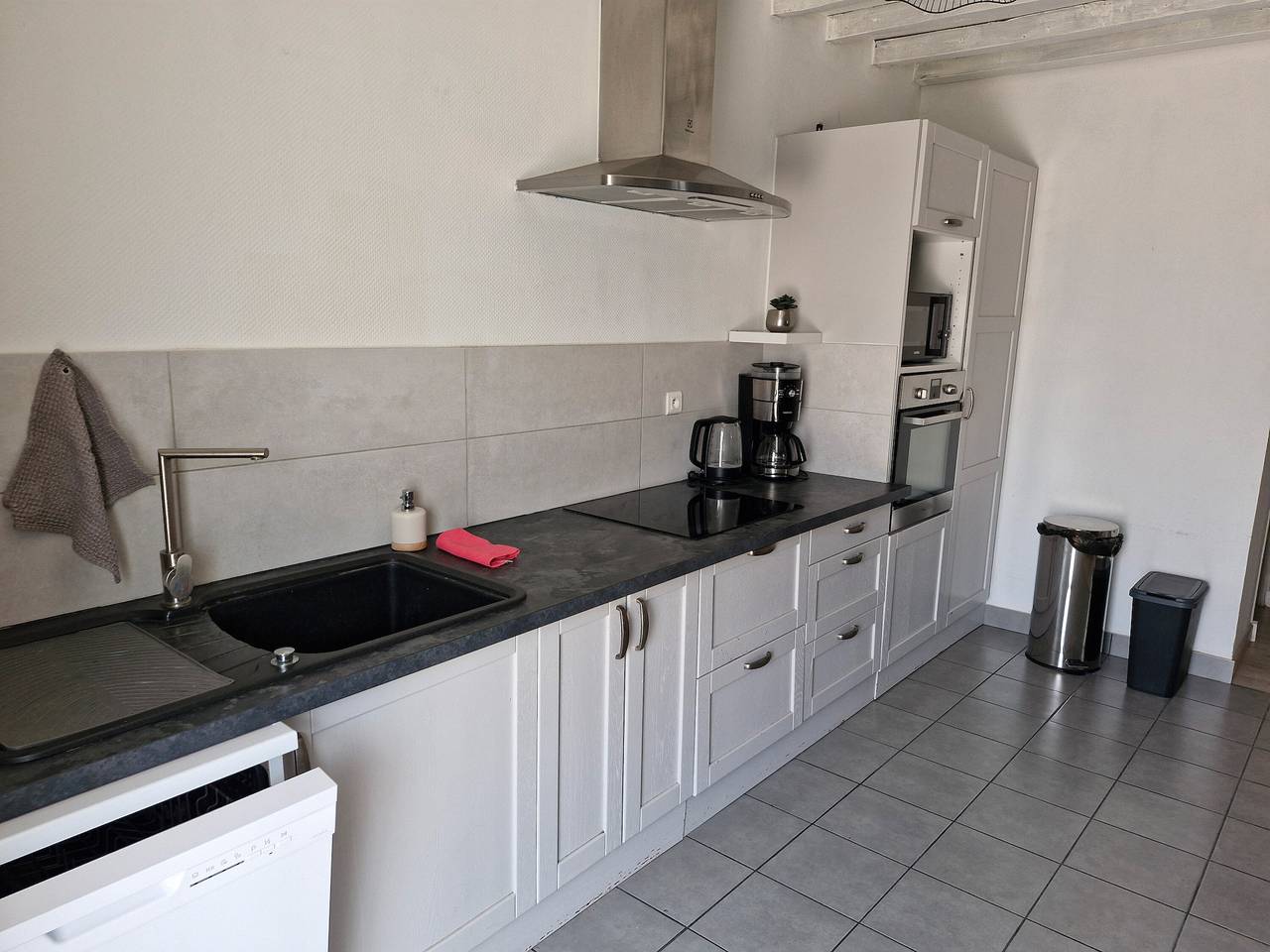 Geheel appartement, Appartement 'Une Escale Au Calme' met Privéterras, Privétuin en Wi-Fi in Feillens, Bourg-en-Bresse en omgeving