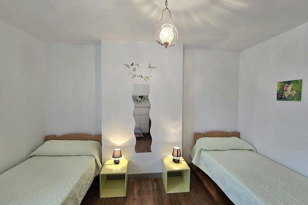 Comfortable cottage near tourist sites in the Black Périgord in Campagne, Périgord Noir