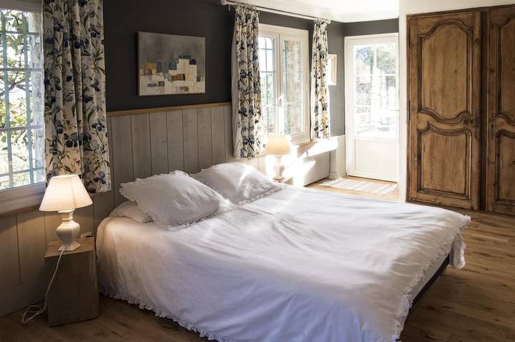 Former Mas Restored 3 Air Conditioned Bedrooms Large Heated Pool in Seillans, Draguignan region
