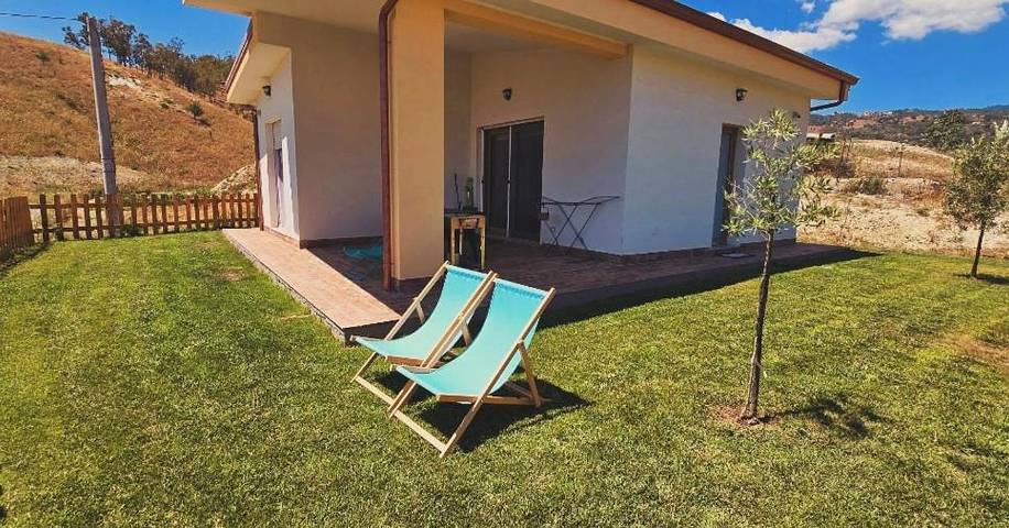 Appartamento per 4 persone, con terrazza e panorama nonché giardino a Santa Caterina dello Ionio