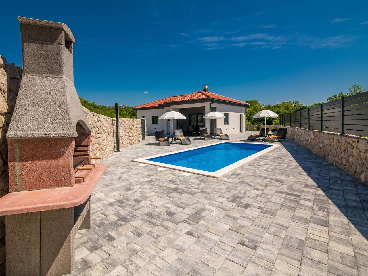 "Villa Enie" mit eigenem Pool in Garica, Krk