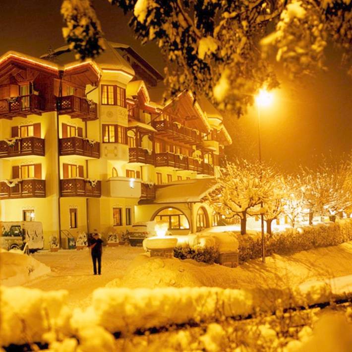 Hotel voor 2 personen, with whirlpool and zwembad as well as tuin in Molveno