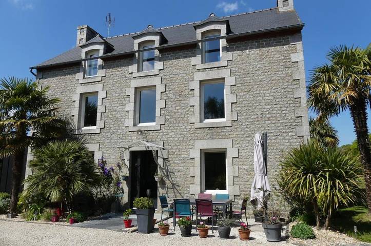 Location de vacances pour 4 personnes, avec vue ainsi que jardin et terrasse, adapté aux familles à Saint-Carné