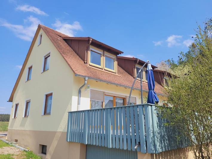 Ferienwohnung für 4 Personen, mit Balkon und Terrasse sowie Garten und Ausblick in Haundorf - 2