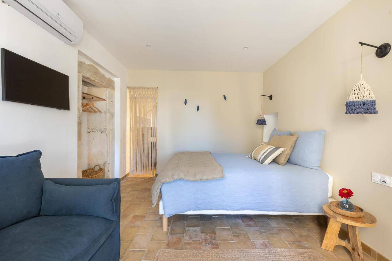 Large Double Room in Robion, Parc naturel régional du Luberon