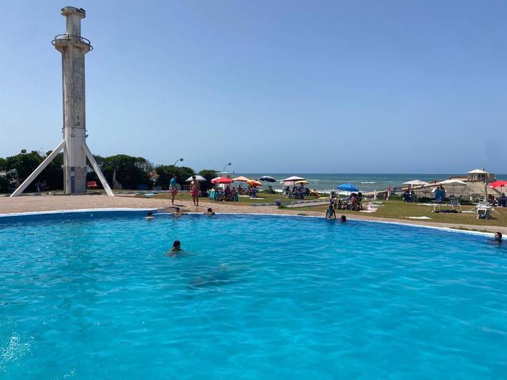 Appartement de vacances pour 6 personnes, avec piscine ainsi que vue et balcon
