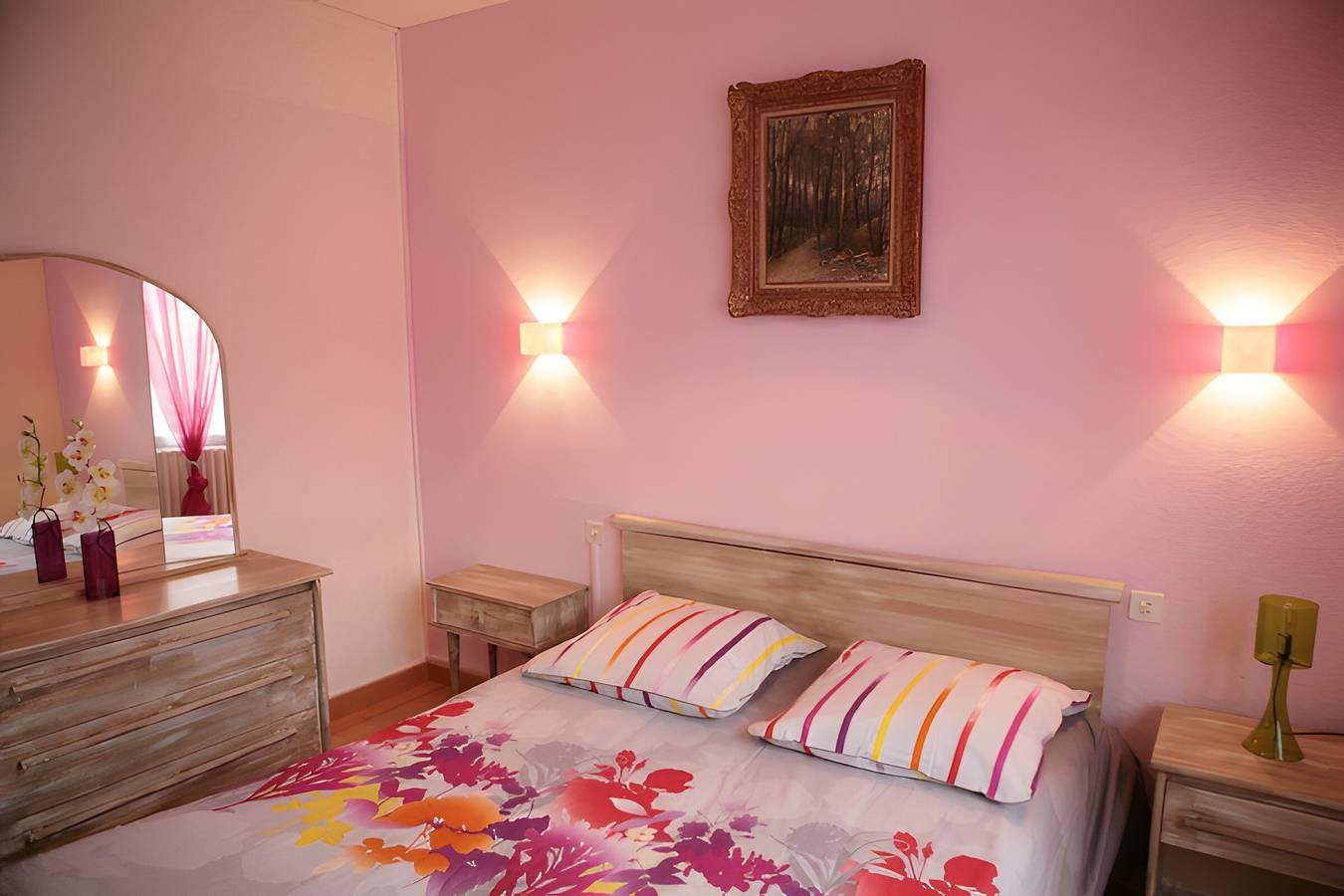 Appartement entier, Appartement 'Au Cœur du Golfe' avec terrasse privée, jardin partagé et Wi-Fi in Sarzeau, Côte des Mégalithes
