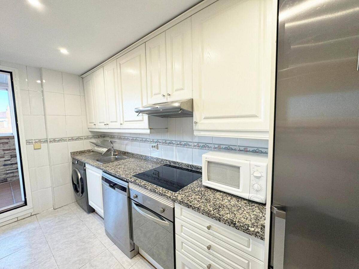 Appartement entier, Madrid Luxe Oasis 4 Bedroom with Terrace & Pool in Torrejón de Ardoz, Área Metropolitana de Madrid