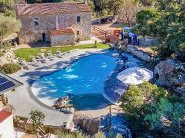 Gîte pour 8 personnes, avec terrasse et jardin, animaux acceptés à Sant'Antonio di Gallura