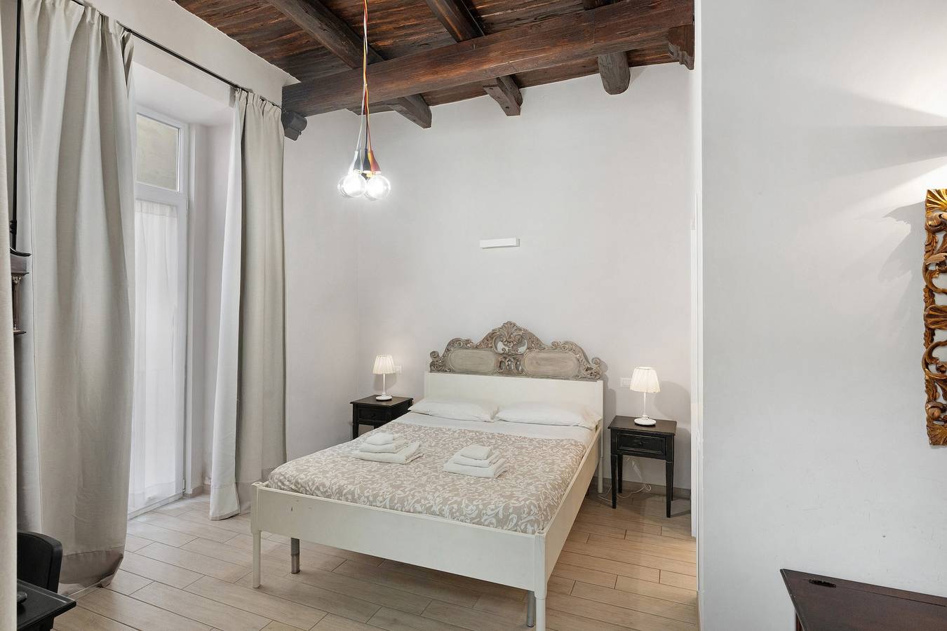 Appartement entier, Appartement de vacances 'Teatro Nuovo' avec balcon, Wi-Fi et climatisation in Naples, Province de Naples