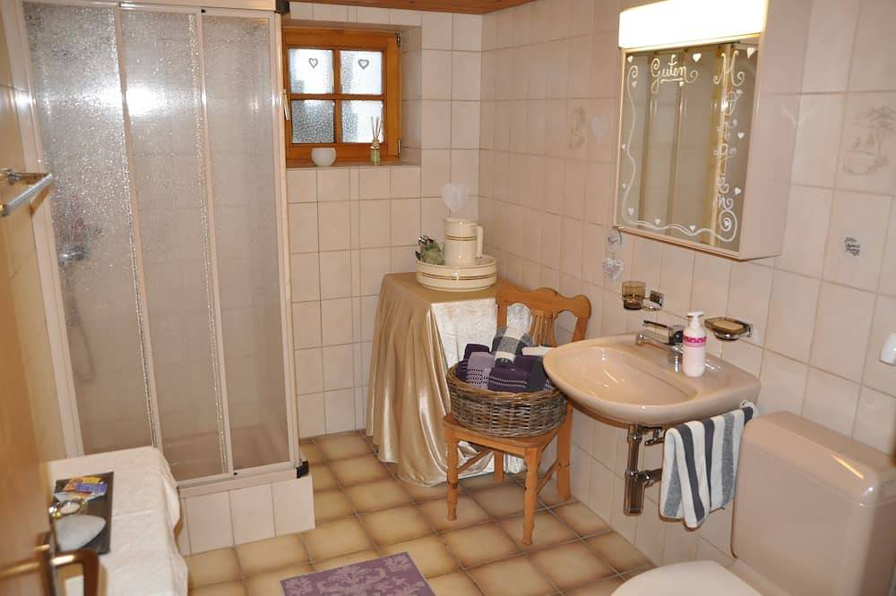 Ganze Wohnung, Sehr freundliche 2 -1/2-Zimmer Wohnung auf dem Bauernhof in traumhafter Natur in Bäretswil, Zürich Voralpen