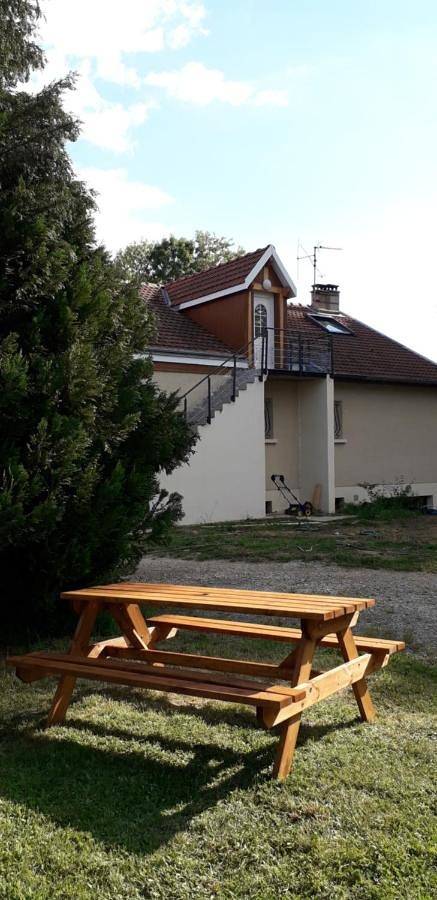 Appartement de vacances pour 6 personnes, avec jardin ainsi que vue et piscine