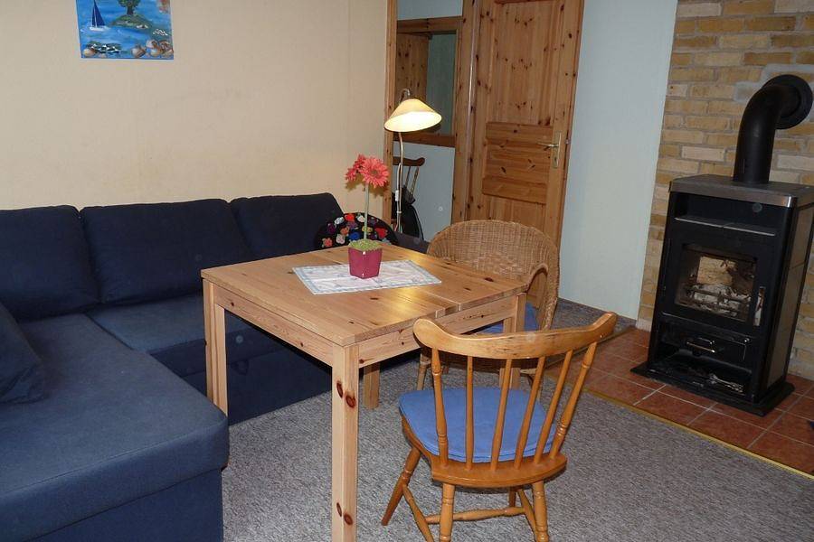 Gemütliches Ferienhaus mit Kamin und Terrasse beim Stechlinsee im Grünen in Stechlinsee, Stechlin