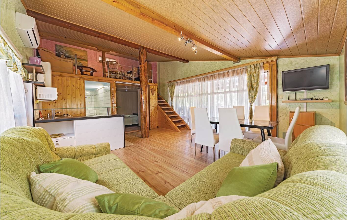 Geräumiges Apartment mit 2 Schlafzimmern, Pool, WLAN und Terrasse in der Nähe des Flughafens Pula in Valtura, Südküste Istrien