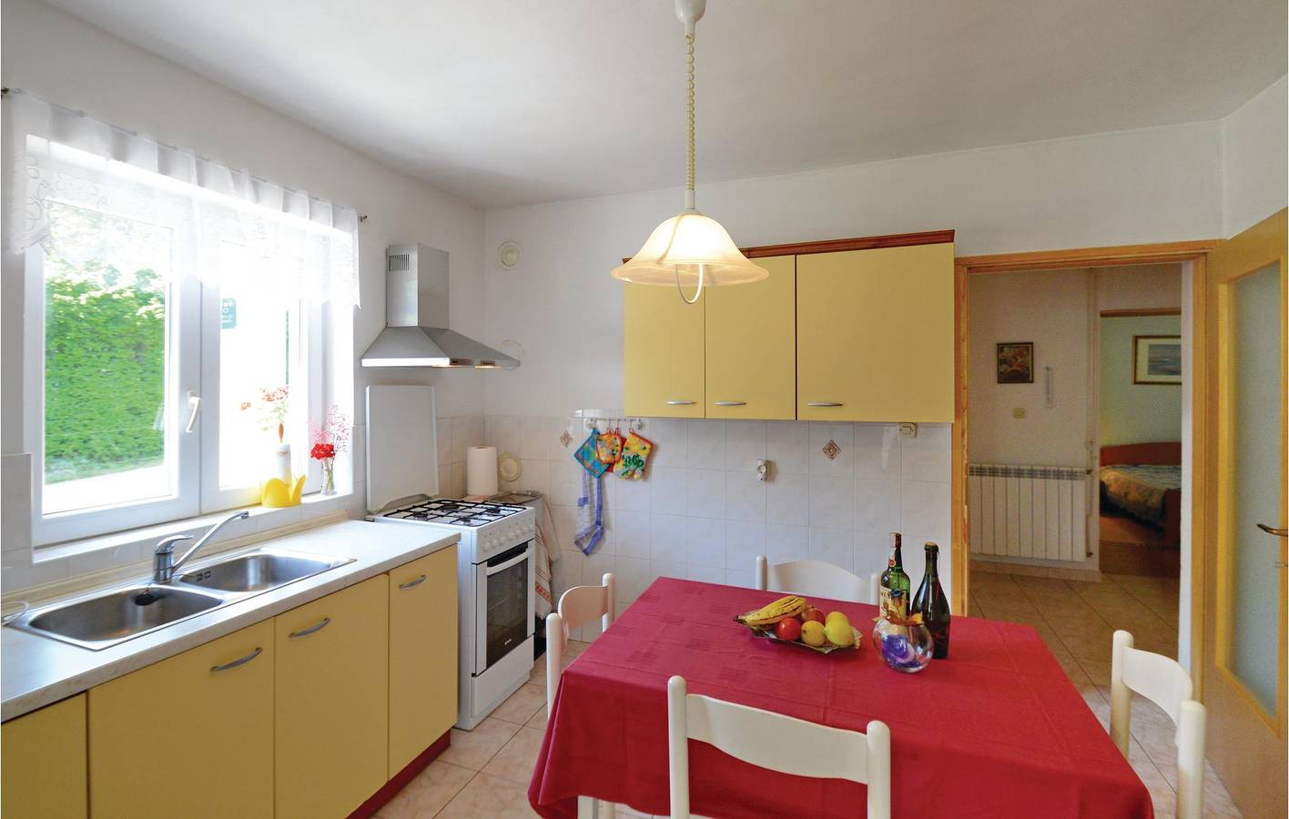 Charmantes Apartment mit 1 Schlafzimmer, Garten und Terrasse, 1 km vom Stadtzentrum von Vinez entfernt in Vinez, Ostküste Istrien