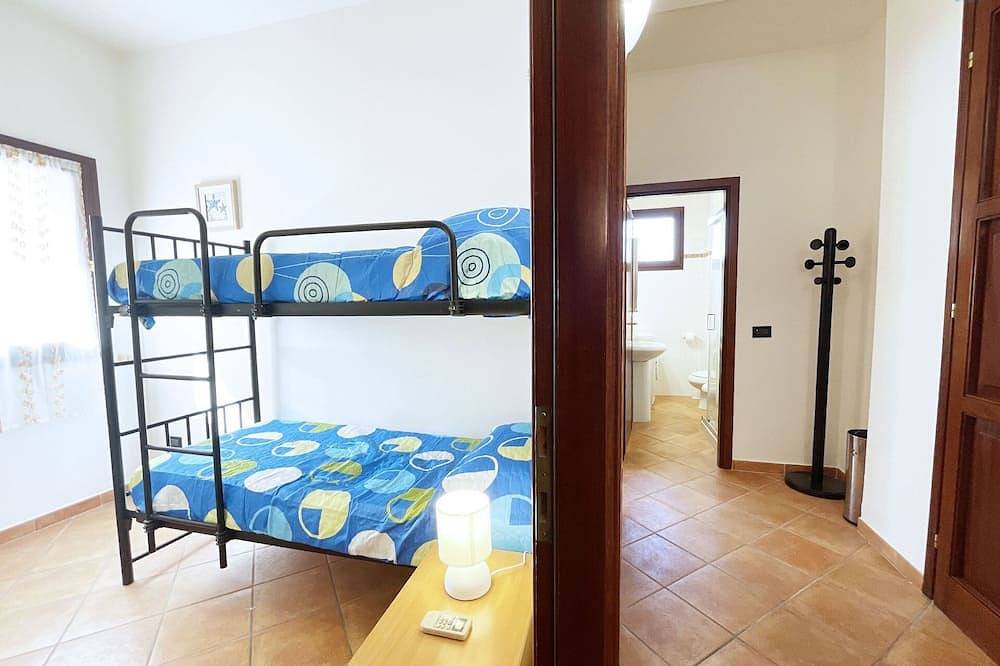 Entire apartment, Casa Vanni - in the heart of Marina di Campo in Spiaggia di Marina di Campo, Marina di Campo