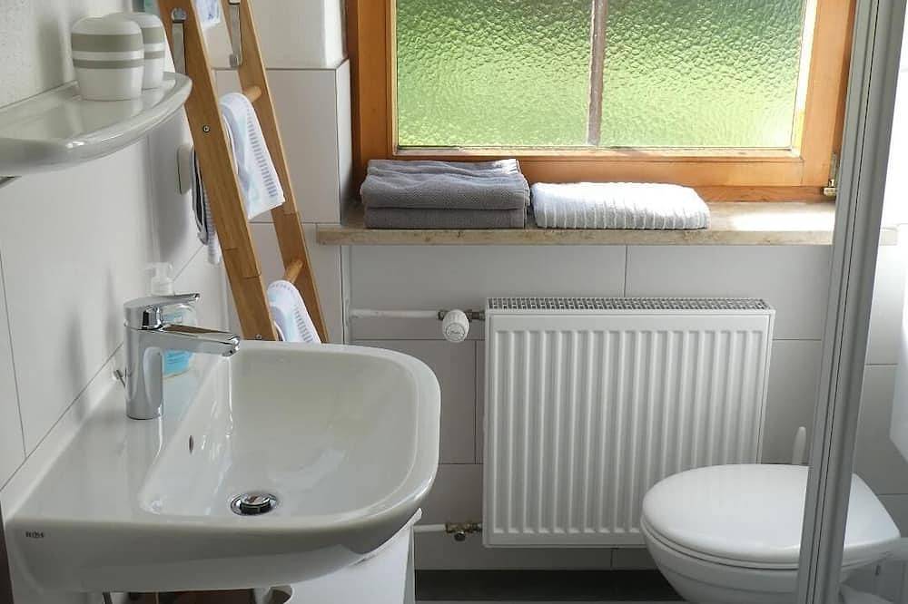 Ganze Wohnung, Ferienwohnung 50 qm separates Schlafzimmer und Süd-Terrasse im Erdgeschoss in Sachrang, Aschau im Chiemgau