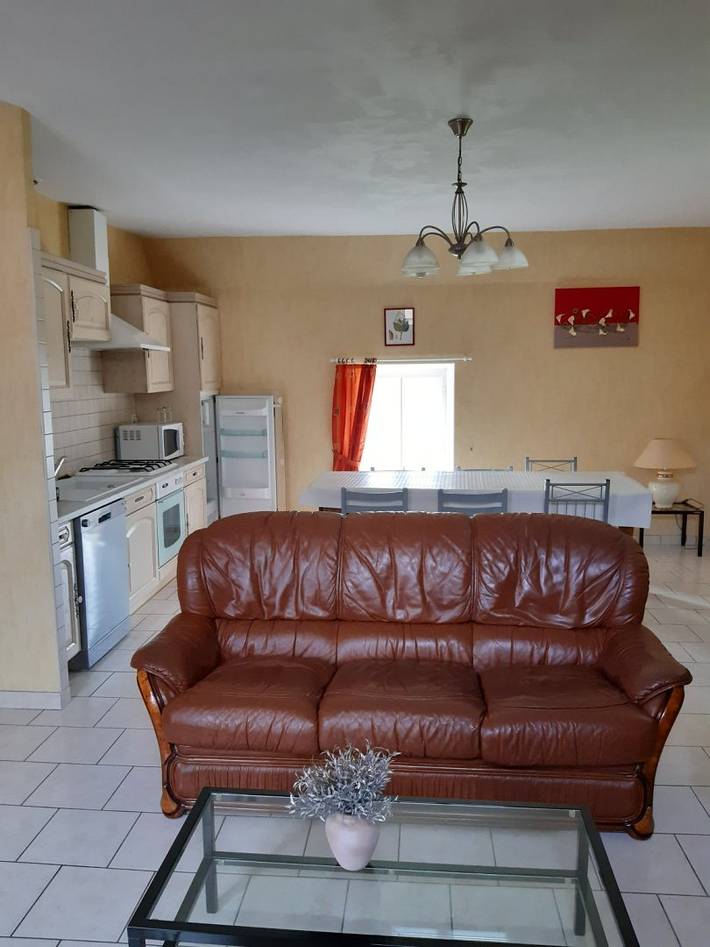 Gîte pour 6 personnes, avec terrasse dans le Cantal - 3