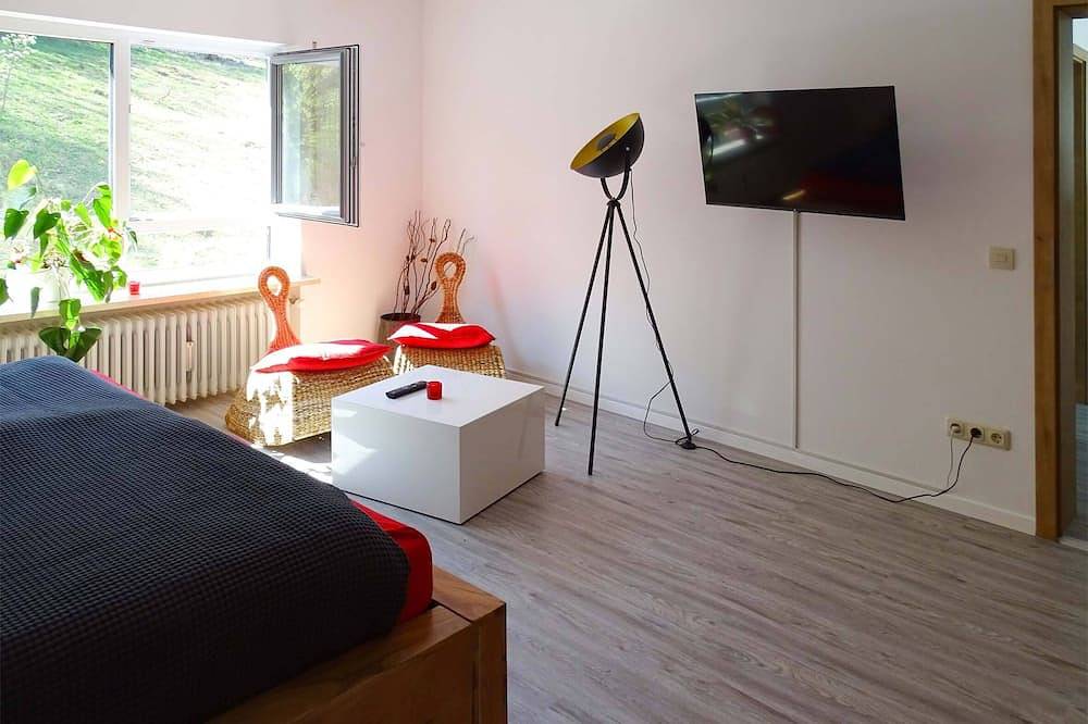 Ganze Wohnung, Moderne Ferienwohnung Beim Burgberg mit Blick ins Grüne in Bad Abbach, Ostbayern