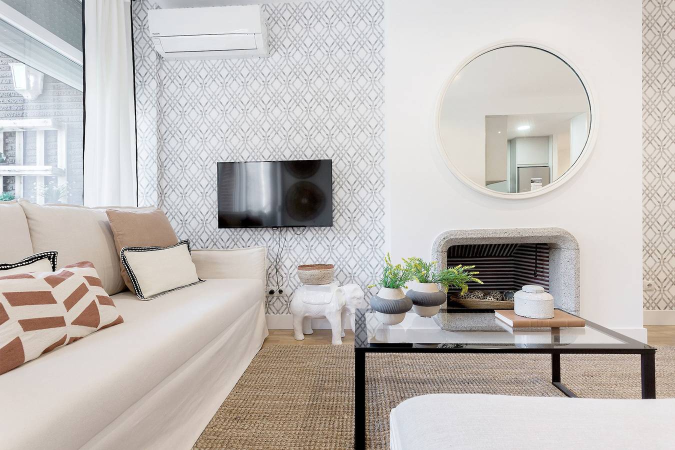 Entire apartment, Bright 2 Bd Apartment in front of Retiro Park.  Retiro Ii in Madrid, Madrid Province