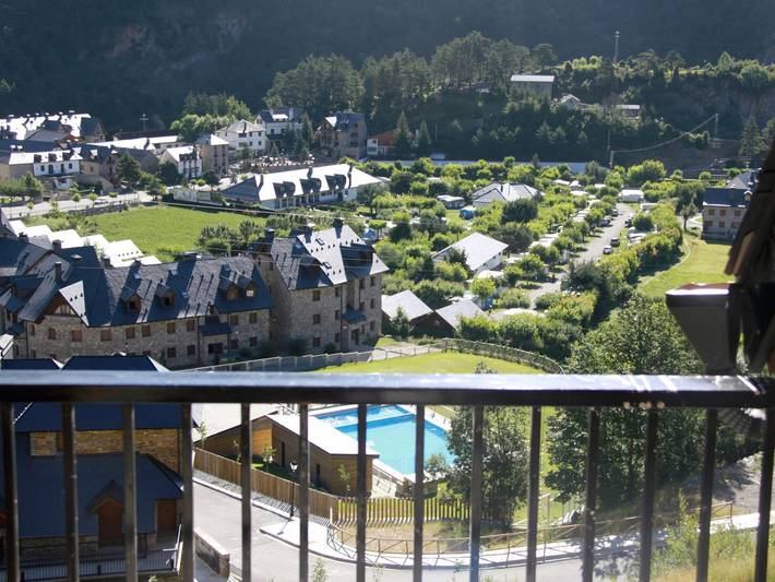Apartamento para 8 personas, con Balcón además de Terraza y Jardín en Valle de Tena