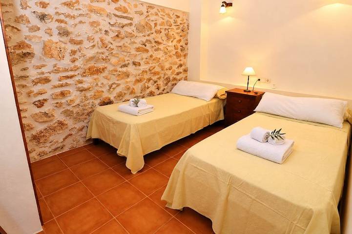 Can Cova 413 rustic finca with private pool, terrace, air conditioning and Wifi in Es Llombards, Santanyí