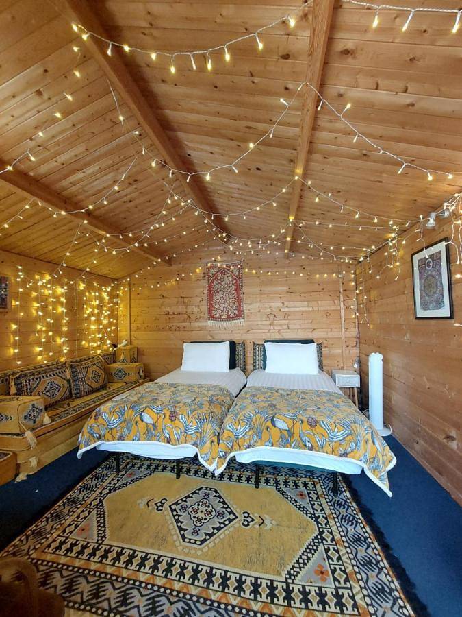Bed and breakfast for 3 people, with garden in Glastonbury