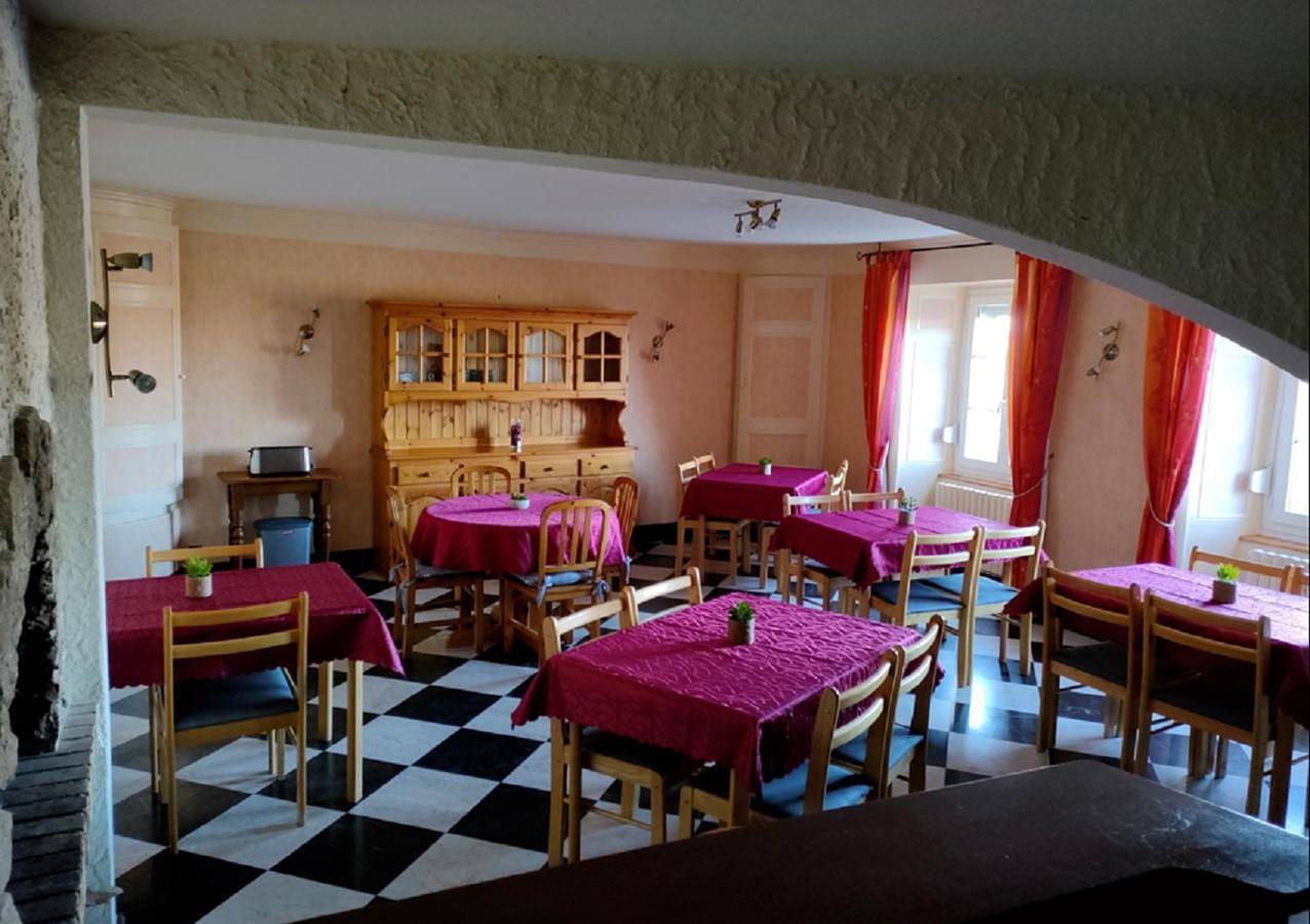Hôtel Les Remparts in Nozeroy, Jura Francais
