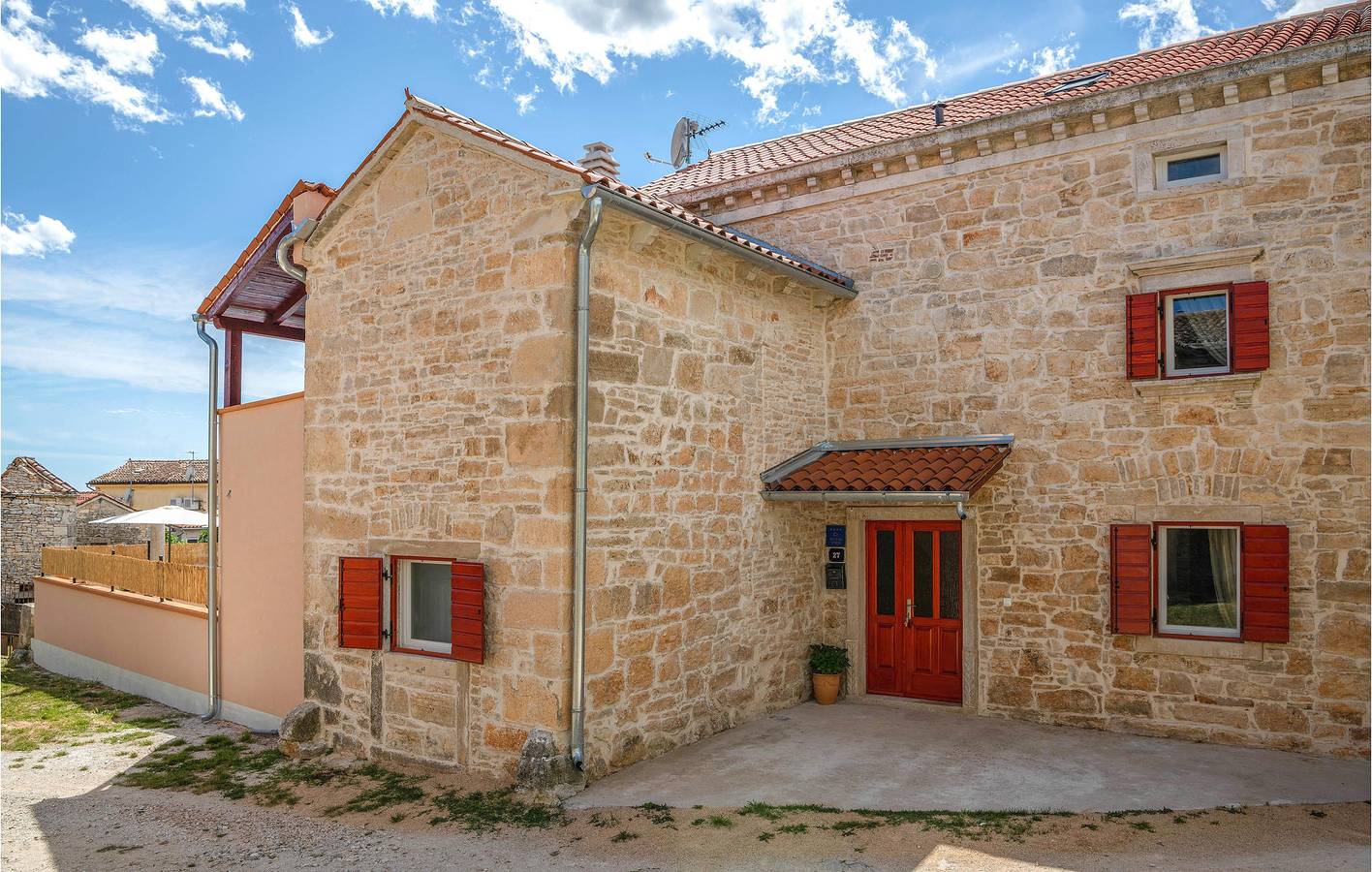 Reizende 110 m² große Ferienwohnung mit Pool, WLAN und guter Anbindung an das Stadtzentrum in Butkovići in Marčana, Südküste Istrien