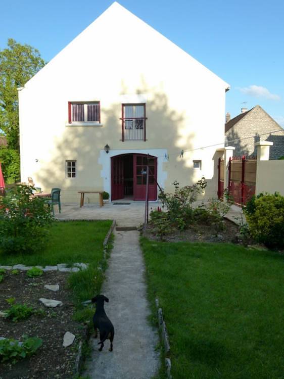 Hôtes Sweet Home - Chambre Ludmila in Saint-Cyr-les-Colons, Région d'Auxerre